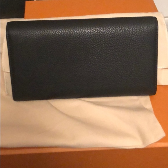 🖤✨LV Double V Black Satchel Wallet✨🖤 - Picture 2 of 12